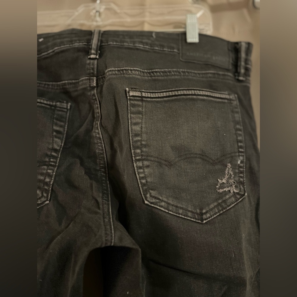 Men’s American Eagle Ripped Jeans - Picture 5 of 9
